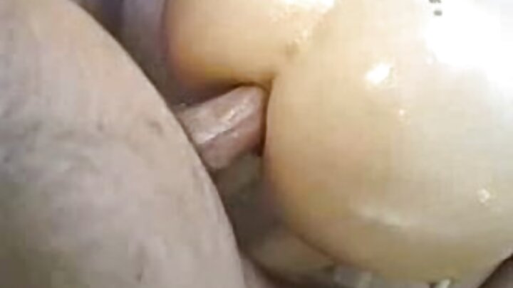 ଏକ ସୁନ୍ଦର ଯୁବା ଚିକ୍ ବନ୍ଧୁ ସହିତ ଖେଳୁଛି