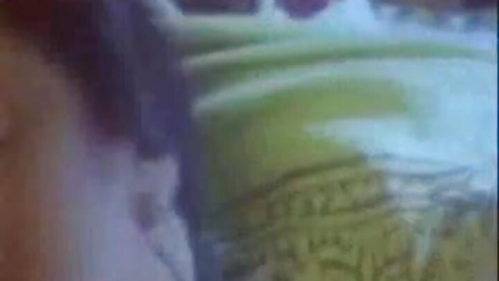 ତୁମର ସମୟ କାହିଁକି ନଷ୍ଟ କର? ଚାଲ, ଭିତରକୁ ଯାଇ ଏକ ଗୋଷ୍ଠୀ ଚୁଚୁମିବା ସହିତ ଗରମ ହେବା।