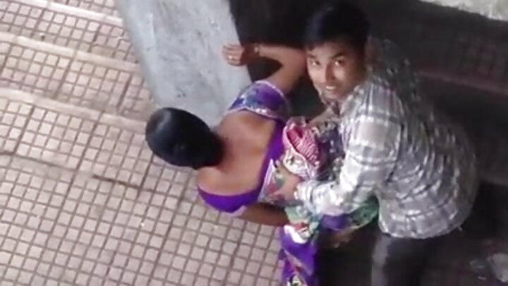 କୁକୁଡ଼ା ନା ମୃତ୍ୟୁ, ତୁମେ କ’ଣ ବାଛ, କୁକୁଡ଼ା? (ଜଣେ ଦୁଃଖୀ ତା’ର ପୀଡିତାକୁ ନିର୍ଯାତନା ଦିଏ)