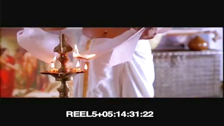 ଜଣେ ଲମ୍ବା ଗୋଡ ଥିବା ସାବତ ମା ବେଶ୍ୟା କରିବାକୁ ଯୋଜନା କରୁଥିଲେ, କିନ୍ତୁ ତାଙ୍କ ସାବତ ପୁଅ ପ୍ରଥମ ହେବାକୁ ନିଷ୍ପତ୍ତି ନେଇଥିଲେ।