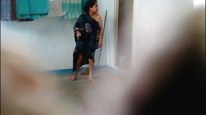 ଗାଁରେ ଋଷିଆନ୍ ଯୌନ: ସେ ଏକ ସାମୂହିକ କୃଷି କ୍ଷେତ୍ରରେ ଜଣେ ଲାଲ ମୁଣ୍ଡିଆଙ୍କୁ ମୁଖ ସେକ୍ସ ଦେଇଥିଲେ